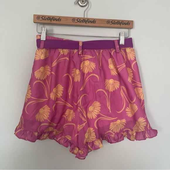 Unique Vintage x Smiley Pink Floral Smiley Faced Belted Shorts- Size Large- NWT - Picture 10 of 10